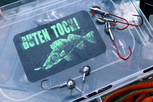 Laden Sie das Bild in den Galerie-Viewer, Zanderaufkleber Motiv Guten Tock (8011833049355)